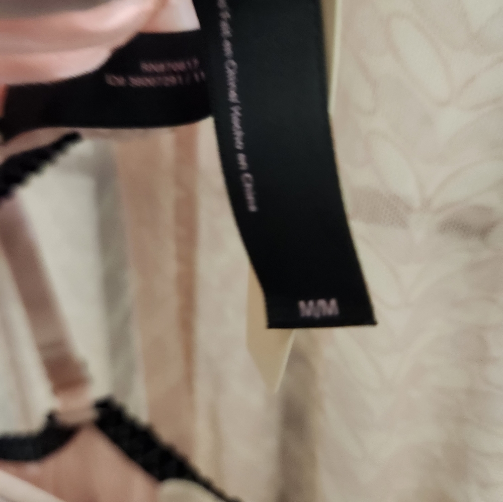 NEW! VS Intimates 2pcs - Picture 2 of 9